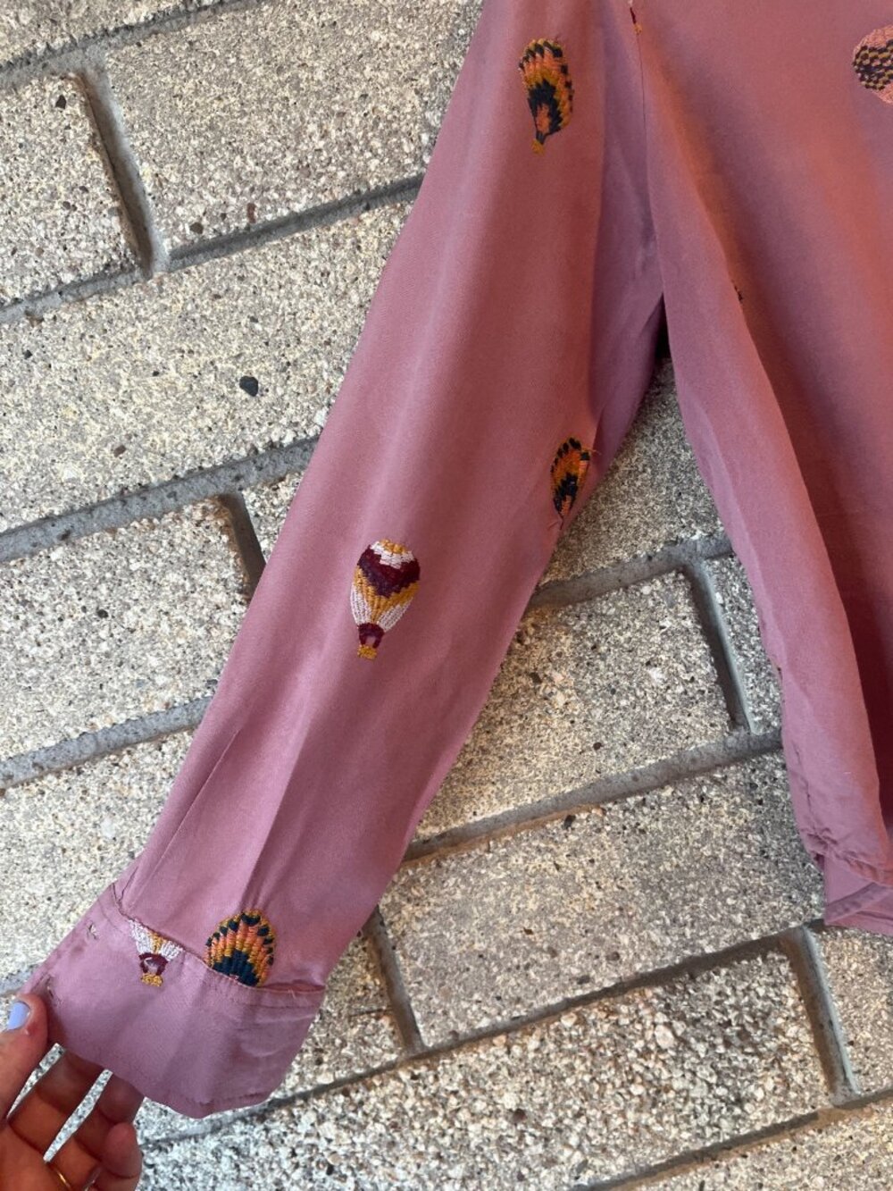 Hot Air Balloon Embroidered Button-Down Shirt Mauve Petite Size 6P Anthropology - Picture 7 of 11